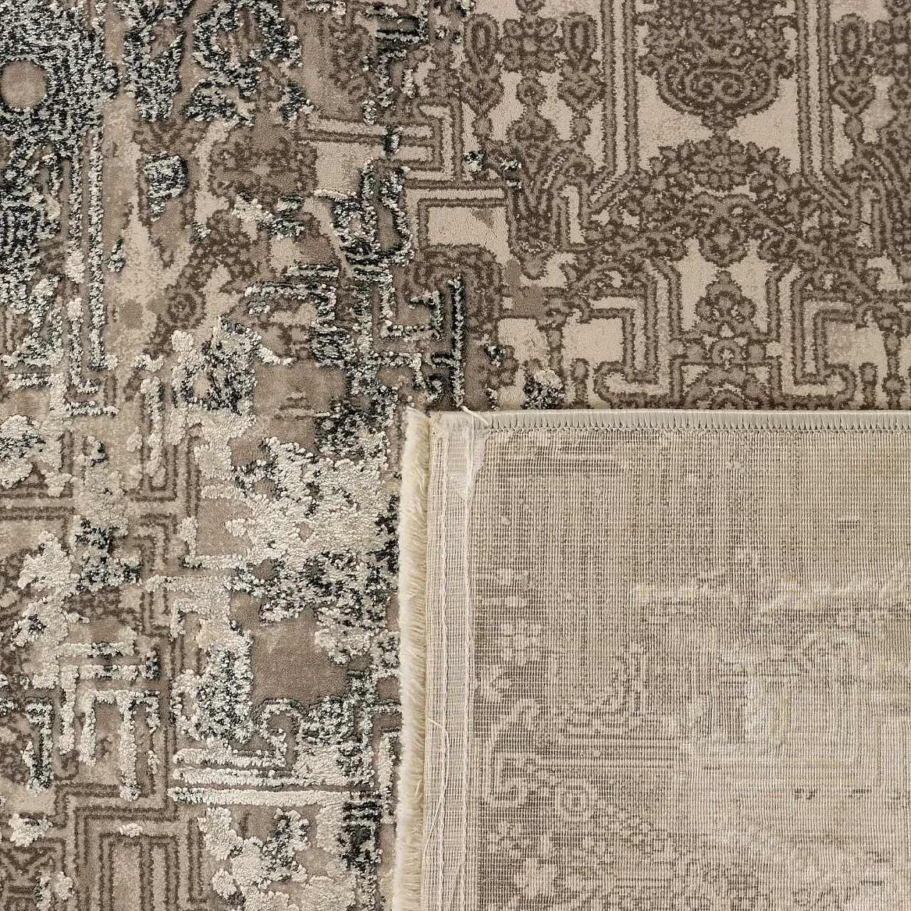 Abadeh thin-knotted rug in acrylic and gray bamboo, 2024 10