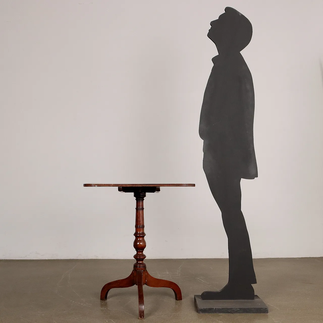 Mahogany sail top coffee table on moved tripod, 19th century 2