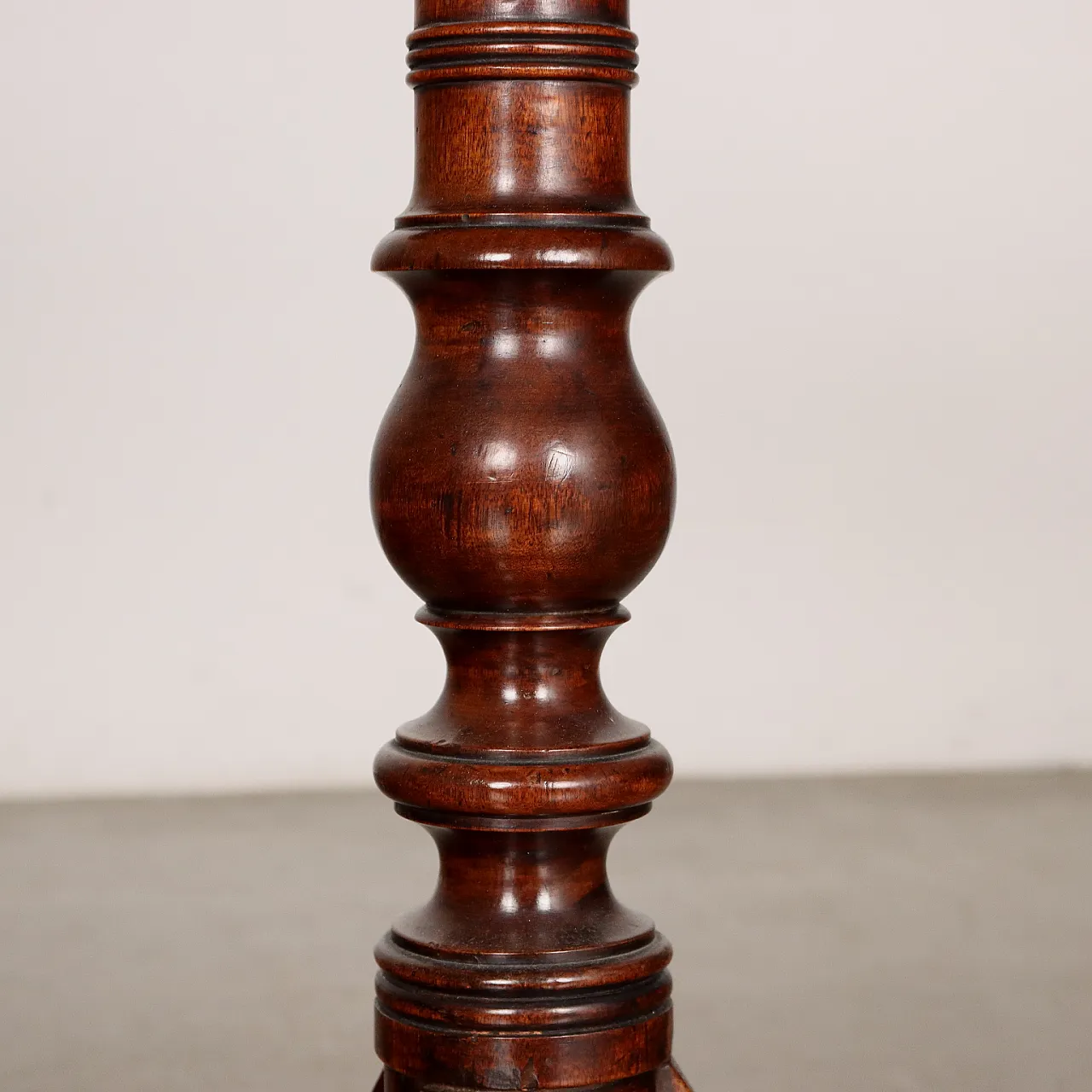 Mahogany sail top coffee table on moved tripod, 19th century 6