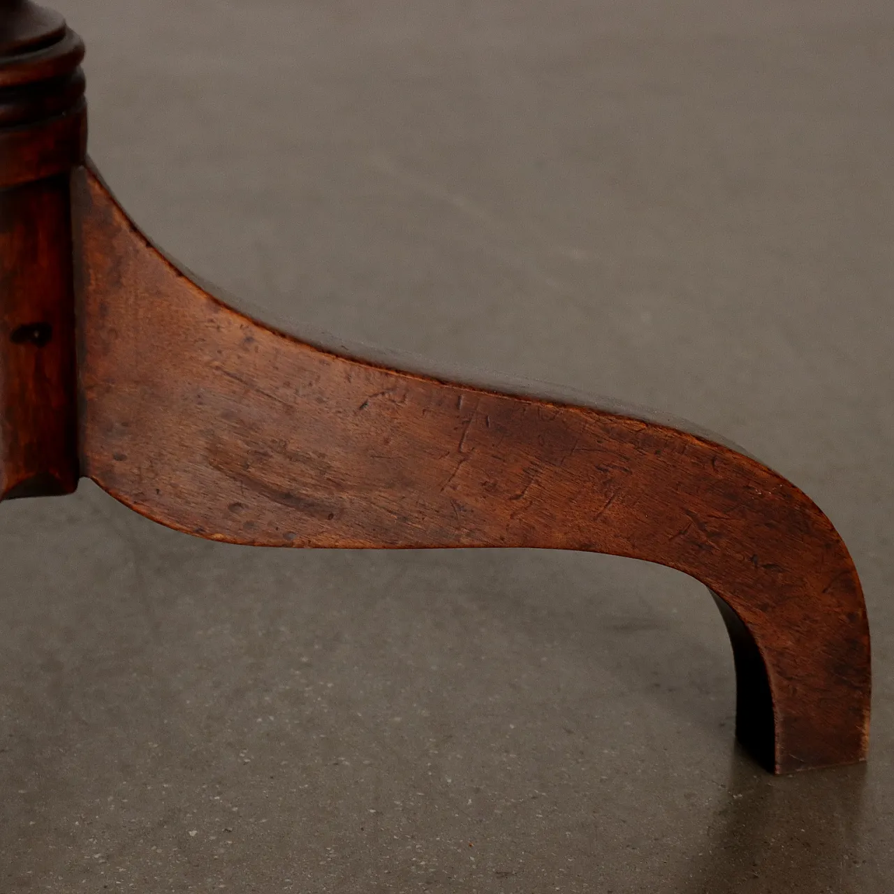Mahogany sail top coffee table on moved tripod, 19th century 8