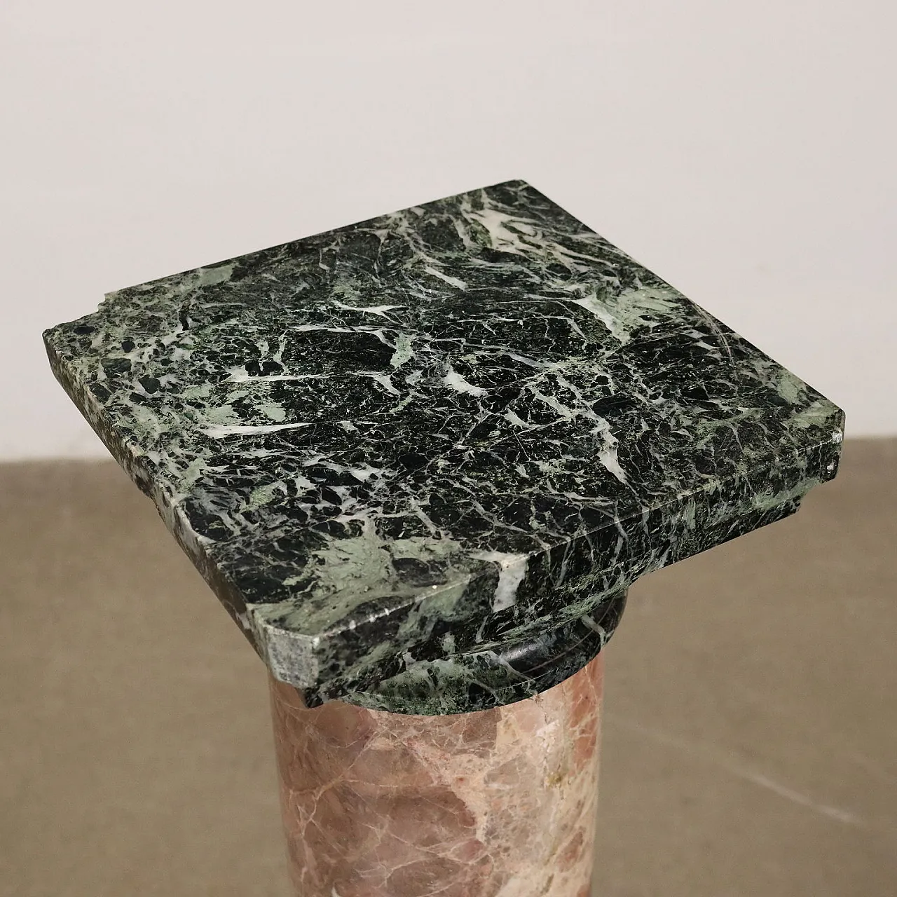 Colonna portabusto in marmo Macchia Vecchia e marmo Verde Alpi 5