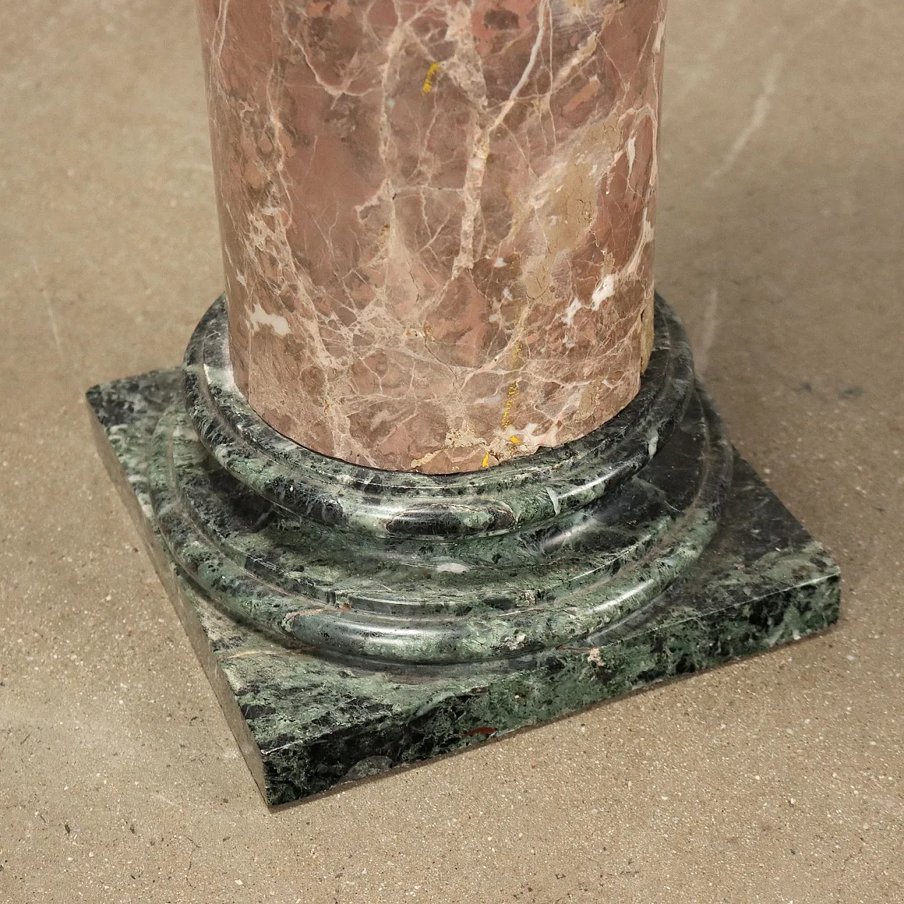 Colonna portabusto in marmo Macchia Vecchia e marmo Verde Alpi 8