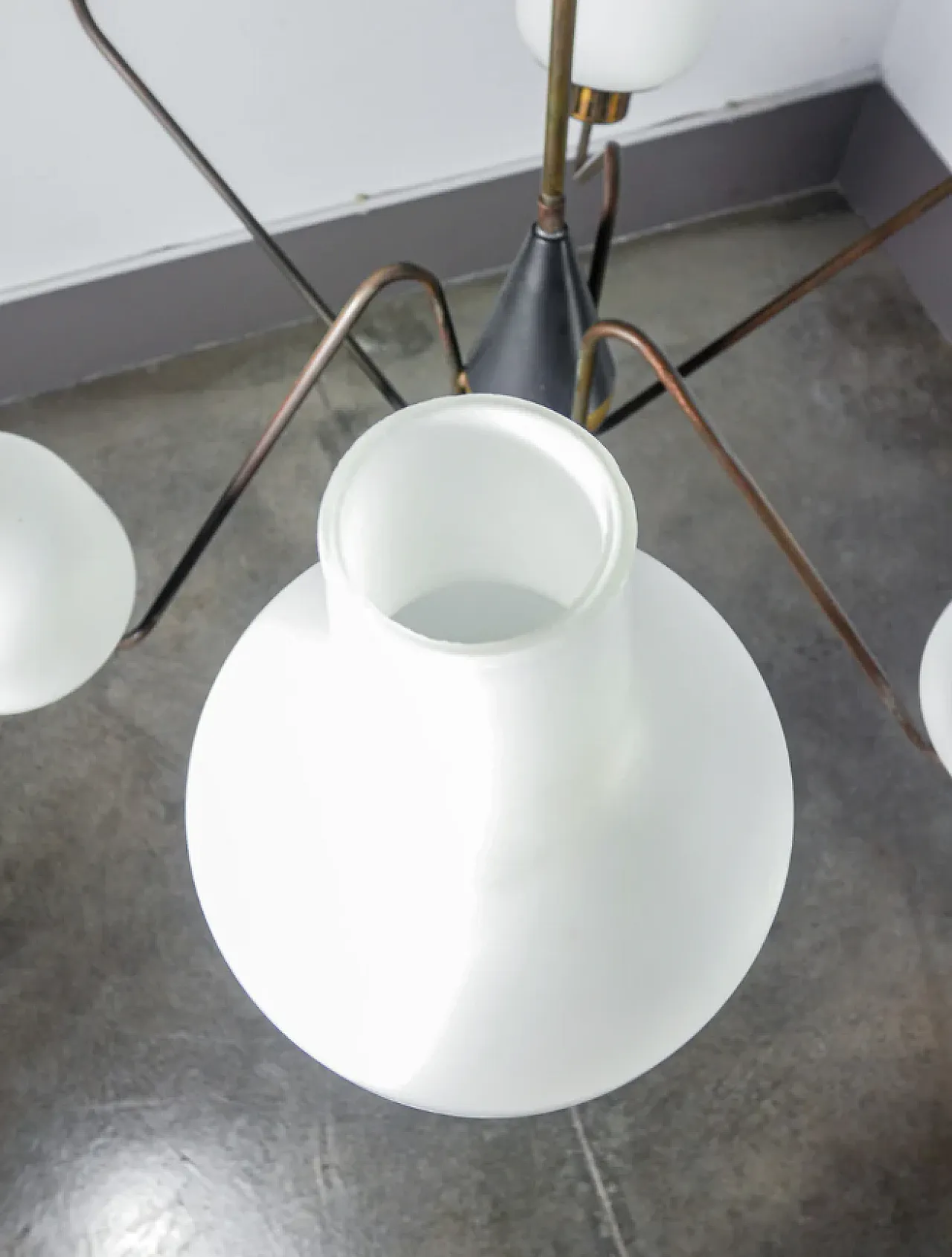 Lampada a sospensione in ottone, metallo e vetro di Stilnovo, anni '50 5