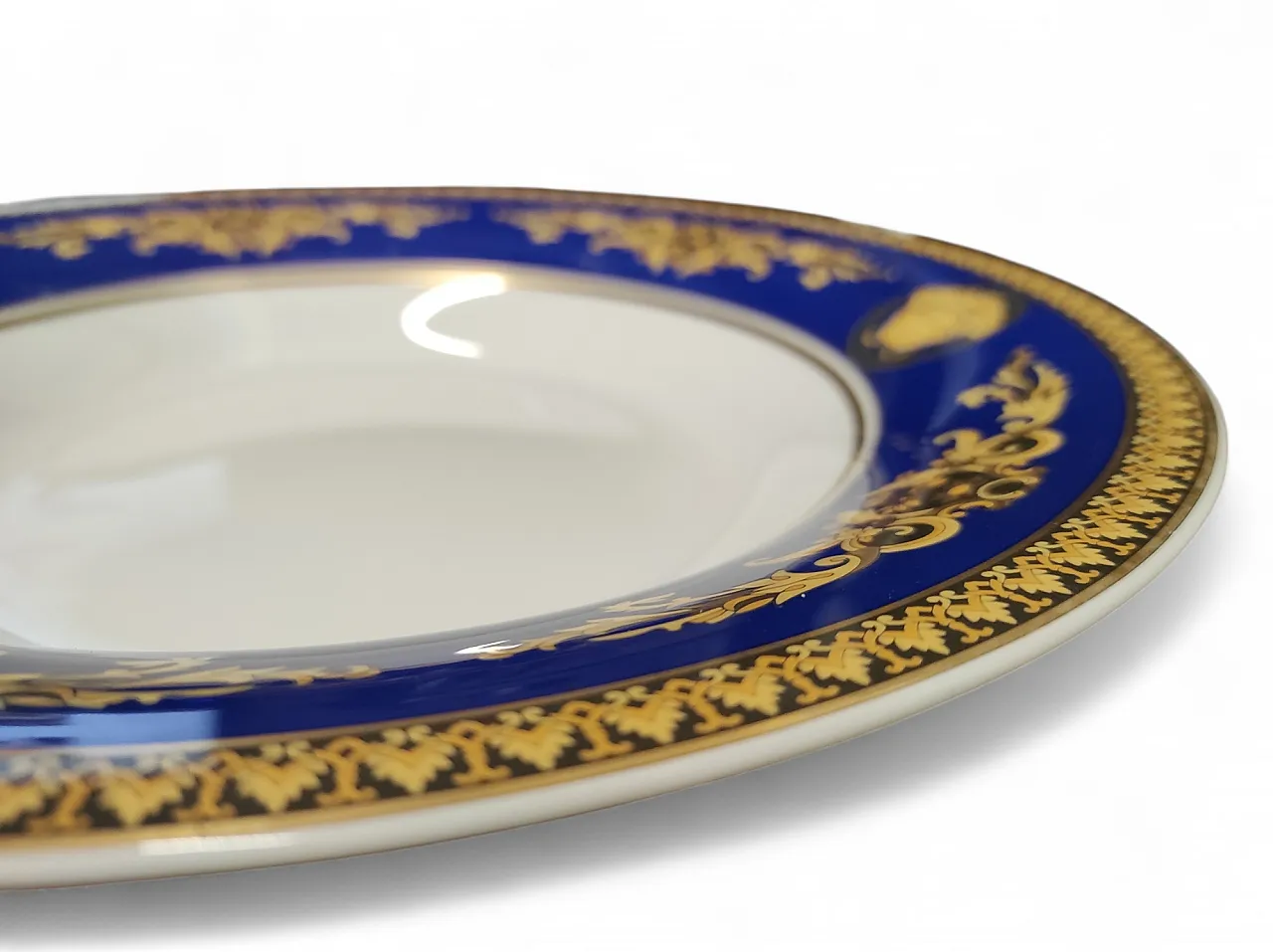 Piatto decorativo in porcellana Rosenthal x Versace anni 2000 5
