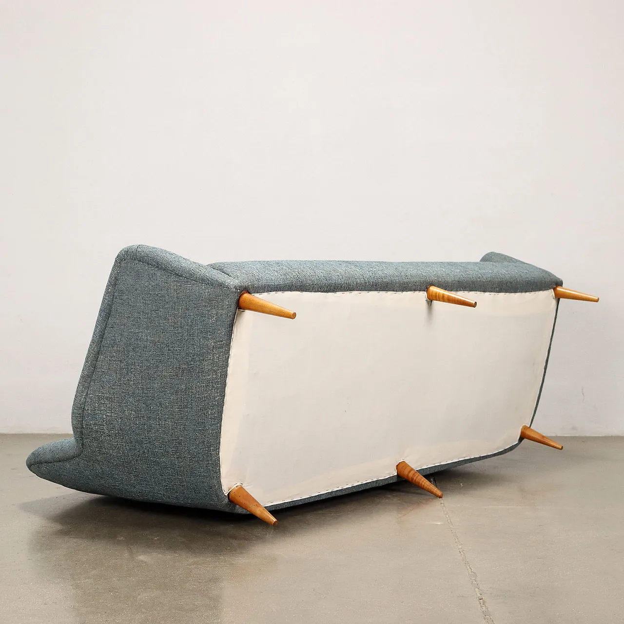 Divano in faggio e tessuto nello stile di Carlo De Carli, anni '50 10