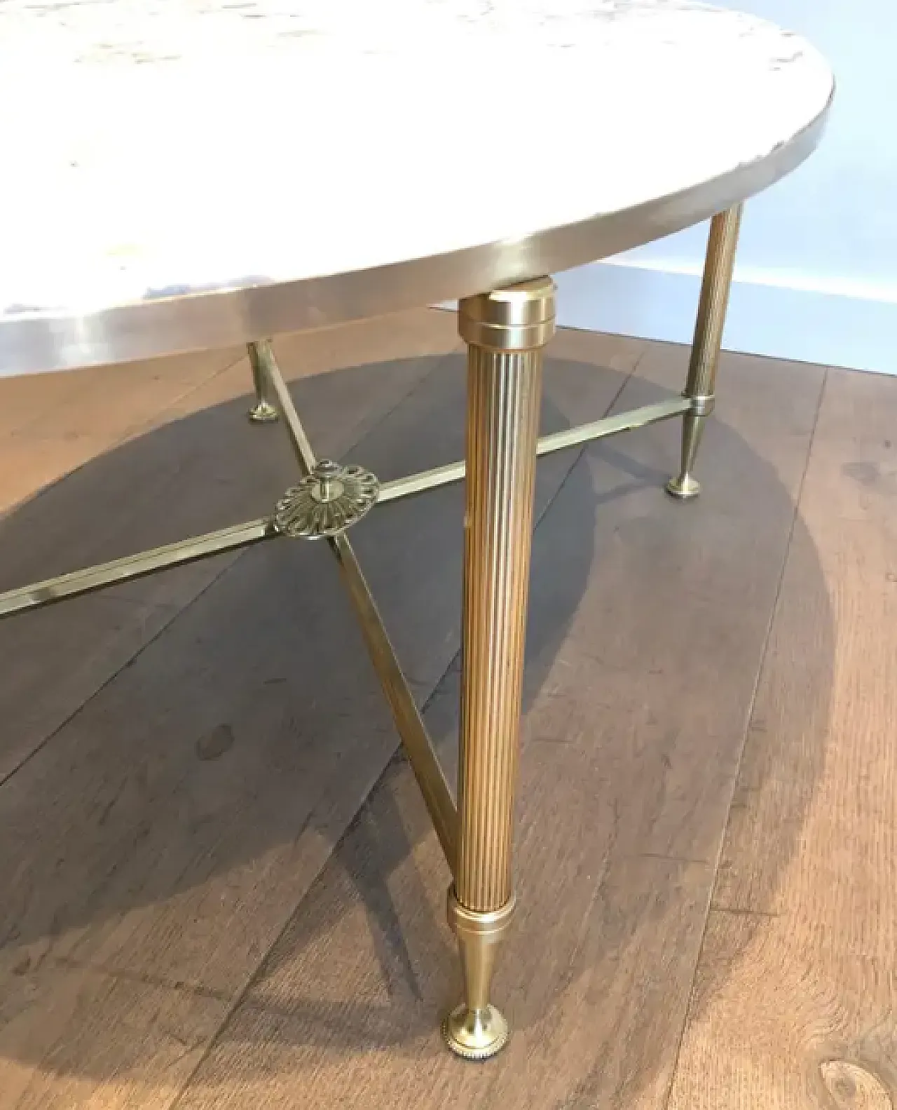 Tavolino in ottone e marmo di Carrara di Maison Jansen, anni '40 4