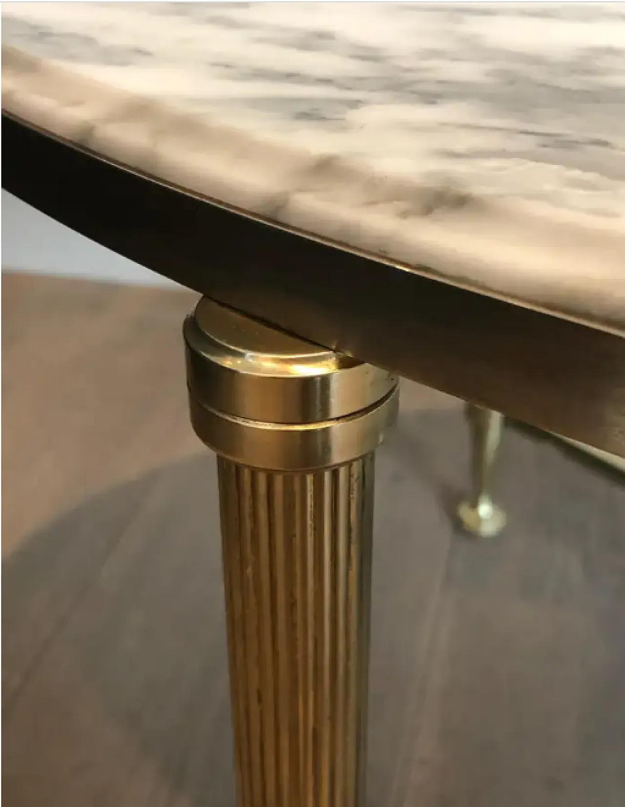 Tavolino in ottone e marmo di Carrara di Maison Jansen, anni '40 7