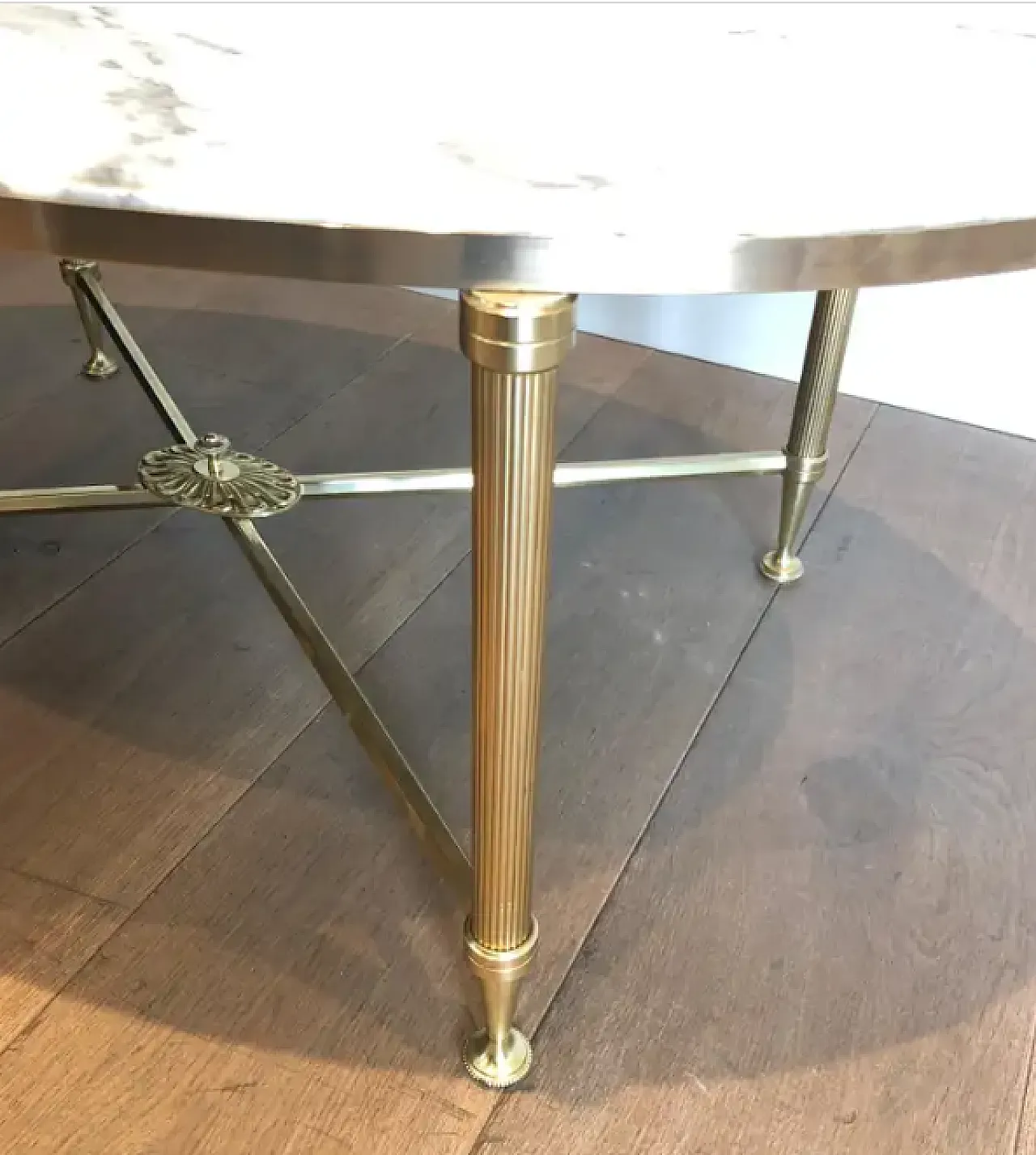 Tavolino in ottone e marmo di Carrara di Maison Jansen, anni '40 8