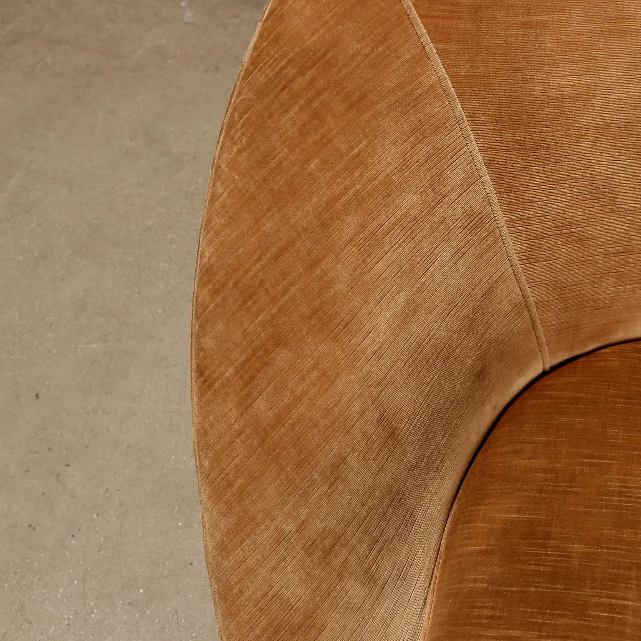 Poltrone in velluro con gambe in ottone, anni '50 5