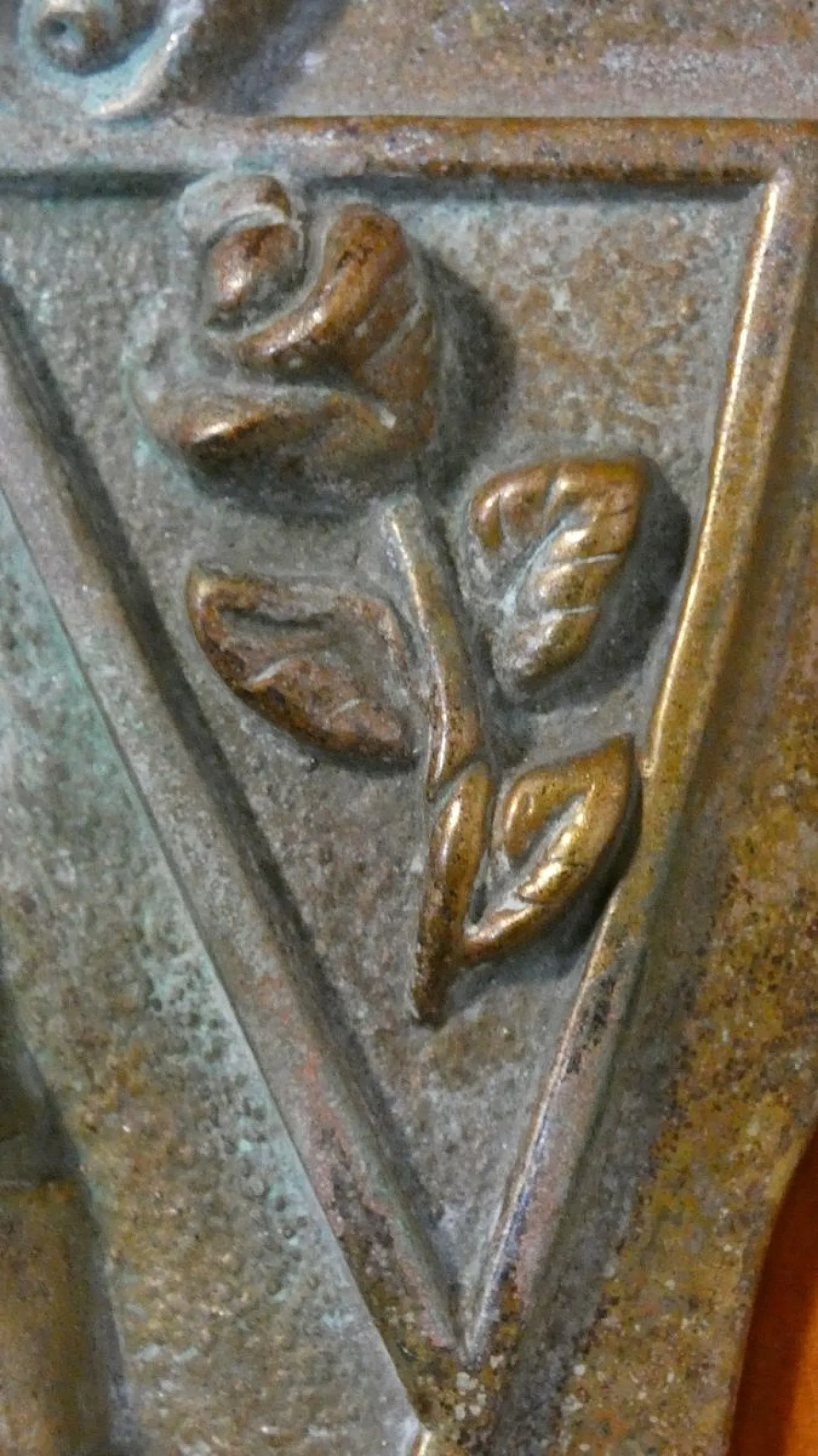 Guccio Gucci High Relief Coat of Arms in Cast Bronze, Italy, 20th Century 7