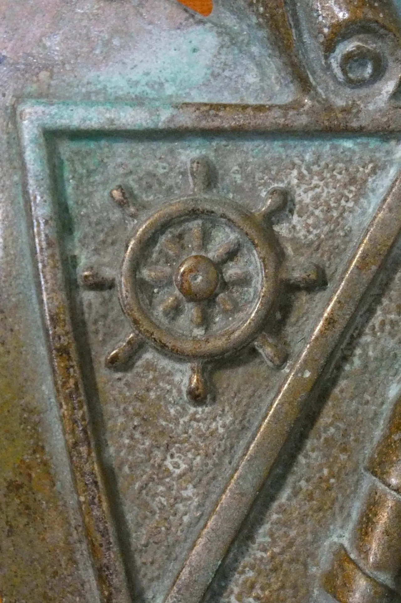 Guccio Gucci High Relief Coat of Arms in Cast Bronze, Italy, 20th Century 8