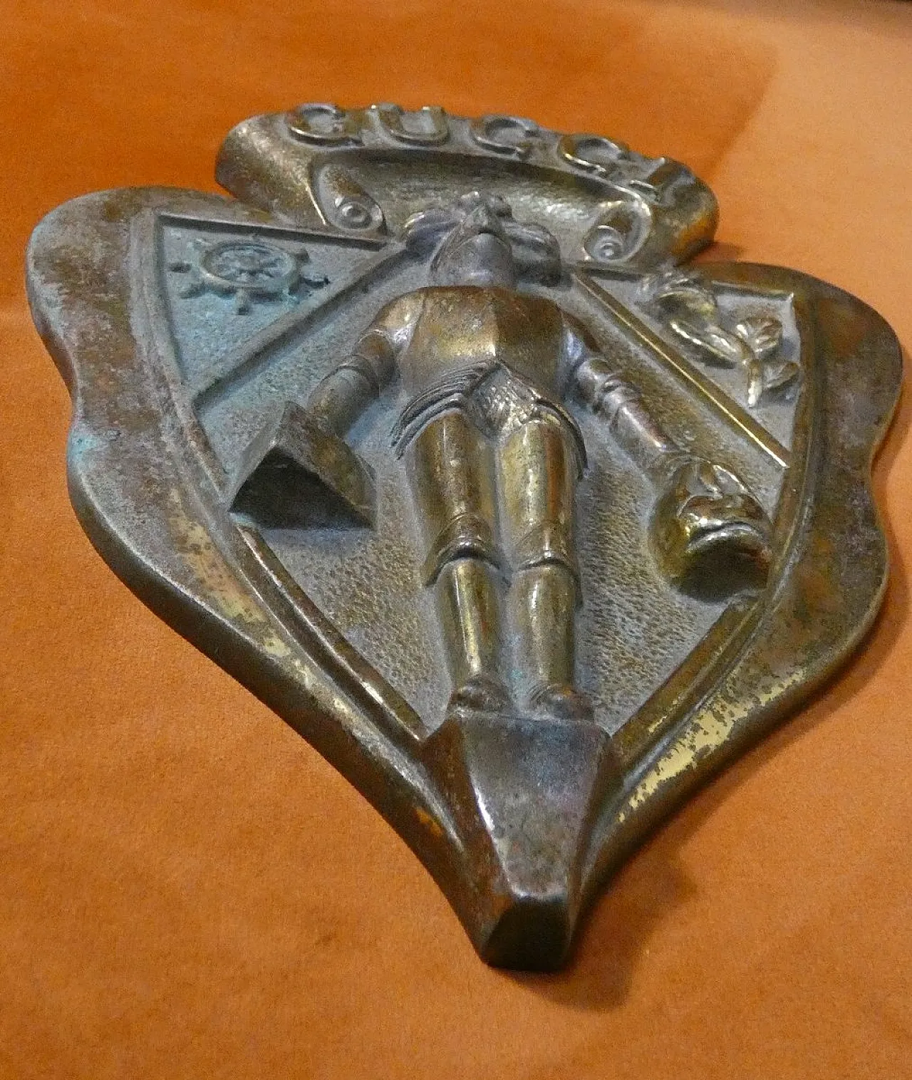 Guccio Gucci High Relief Coat of Arms in Cast Bronze, Italy, 20th Century 10