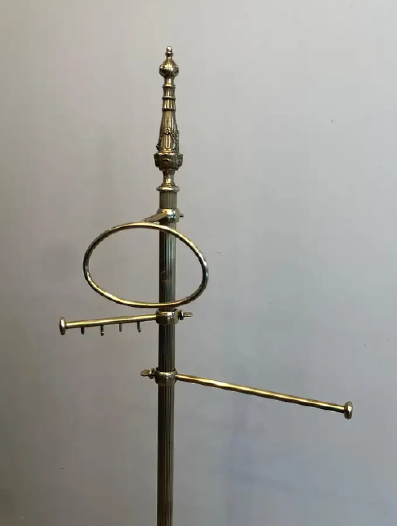 Porta asciugamani in ottone in stile neoclassico, anni '40 3