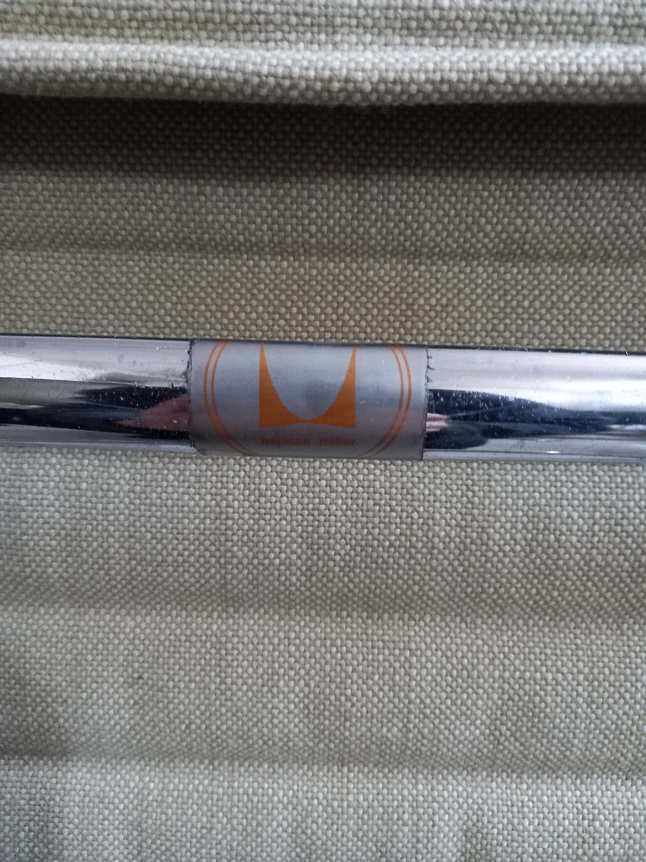 Office armchair by  Charles Eames for Aluminum Group, 70s 5