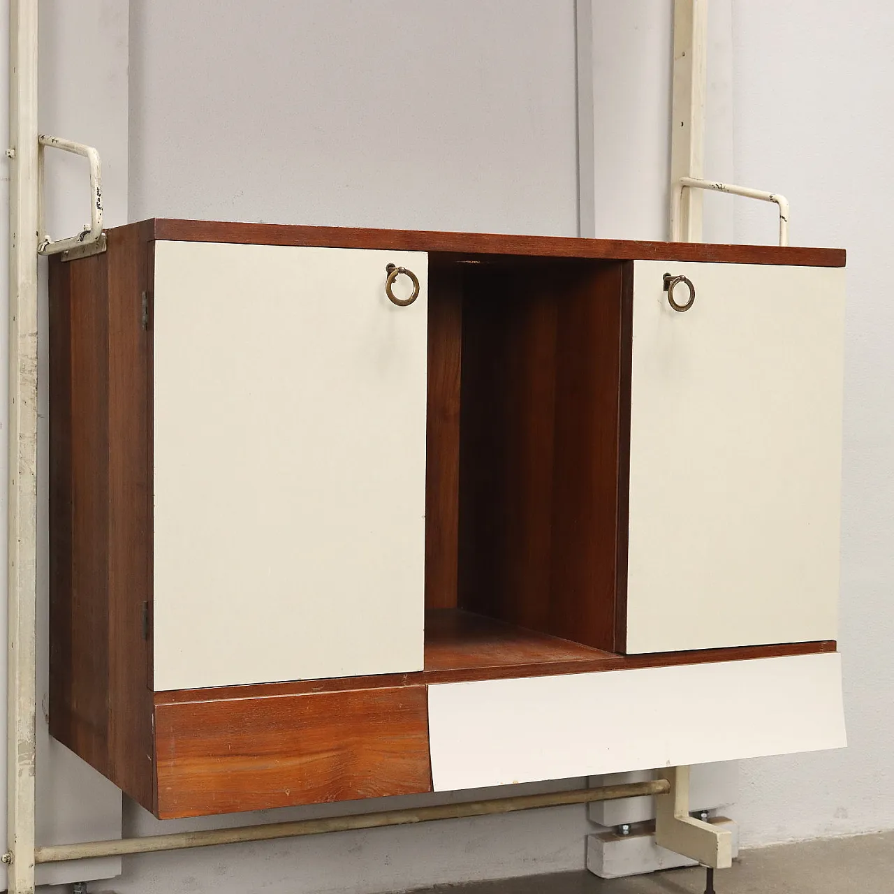 Libreria in teak e formica con piedini regolabili in ottone, anni '60 3