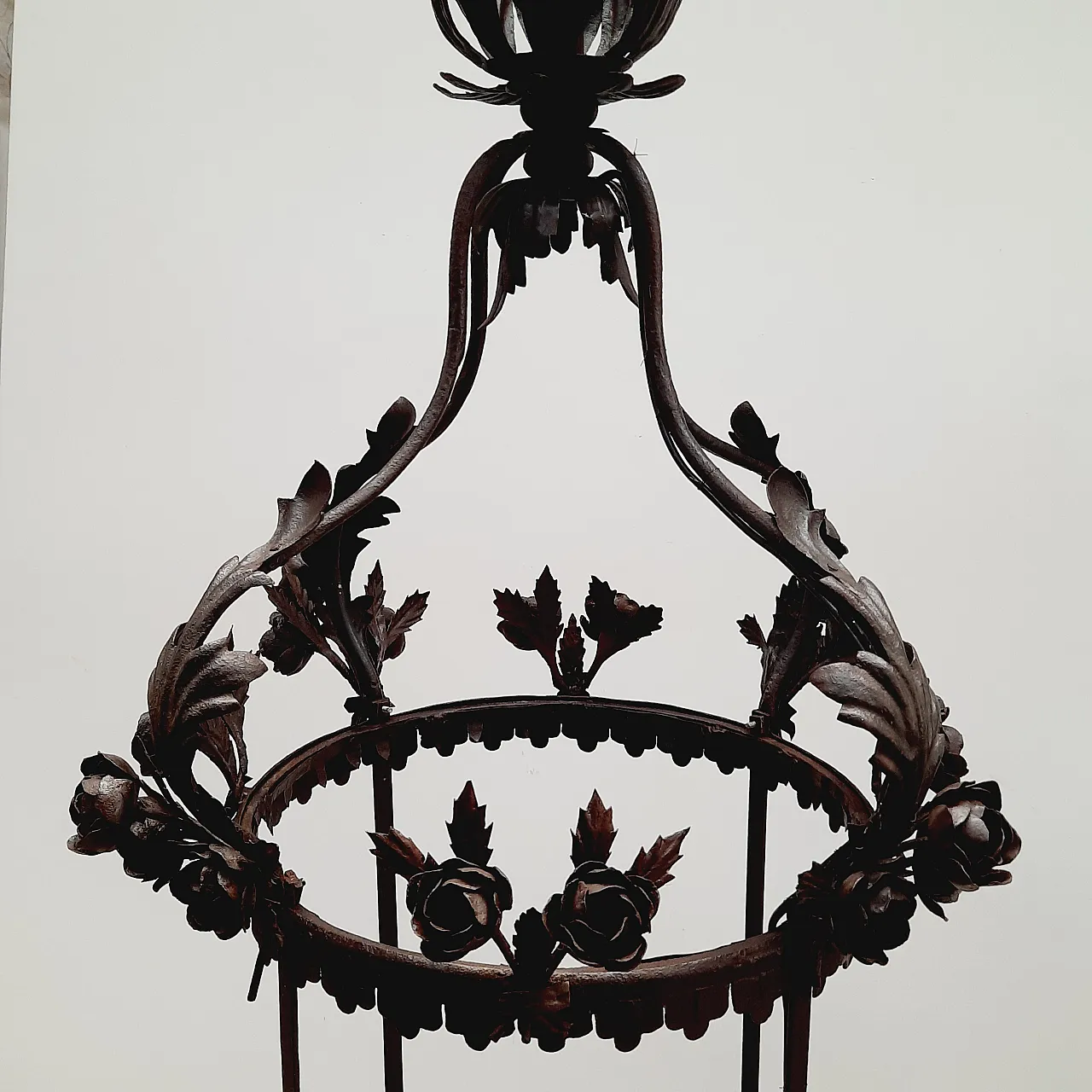 Entrance lamp in iron with bunches of roses, 10s 2