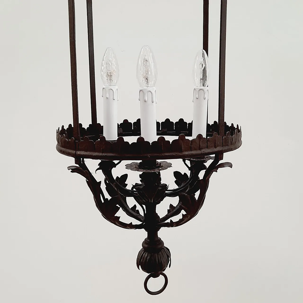 Entrance lamp in iron with bunches of roses, 10s 8