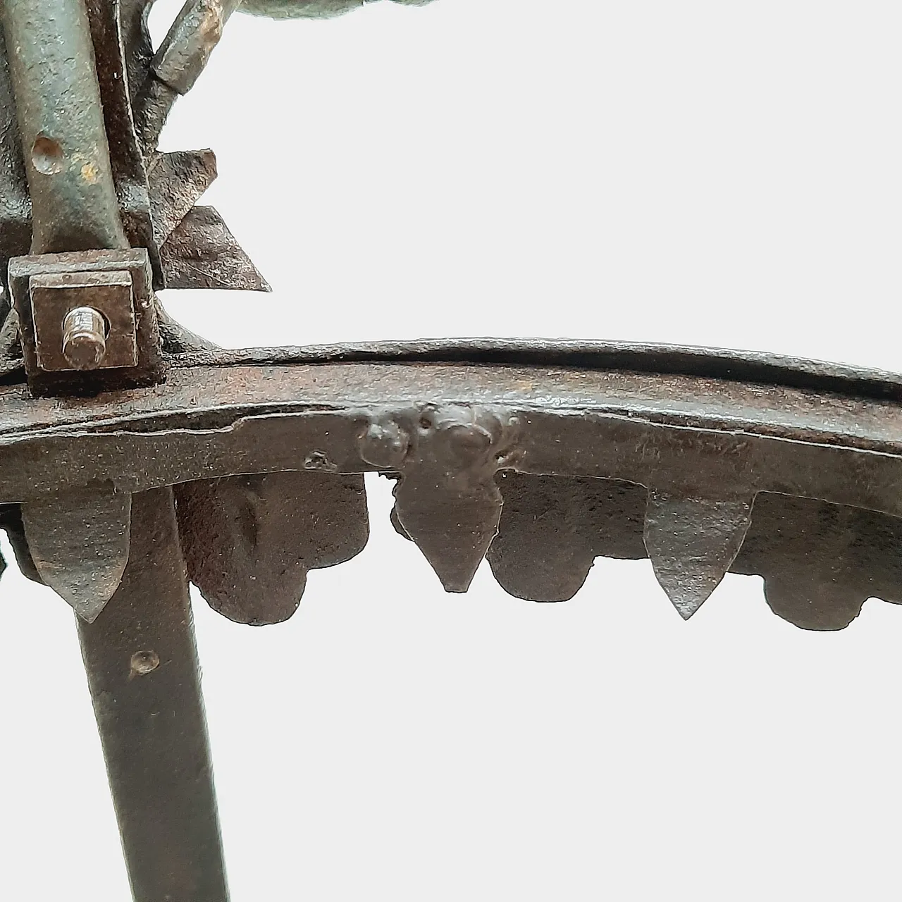 Entrance lamp in iron with bunches of roses, 10s 11