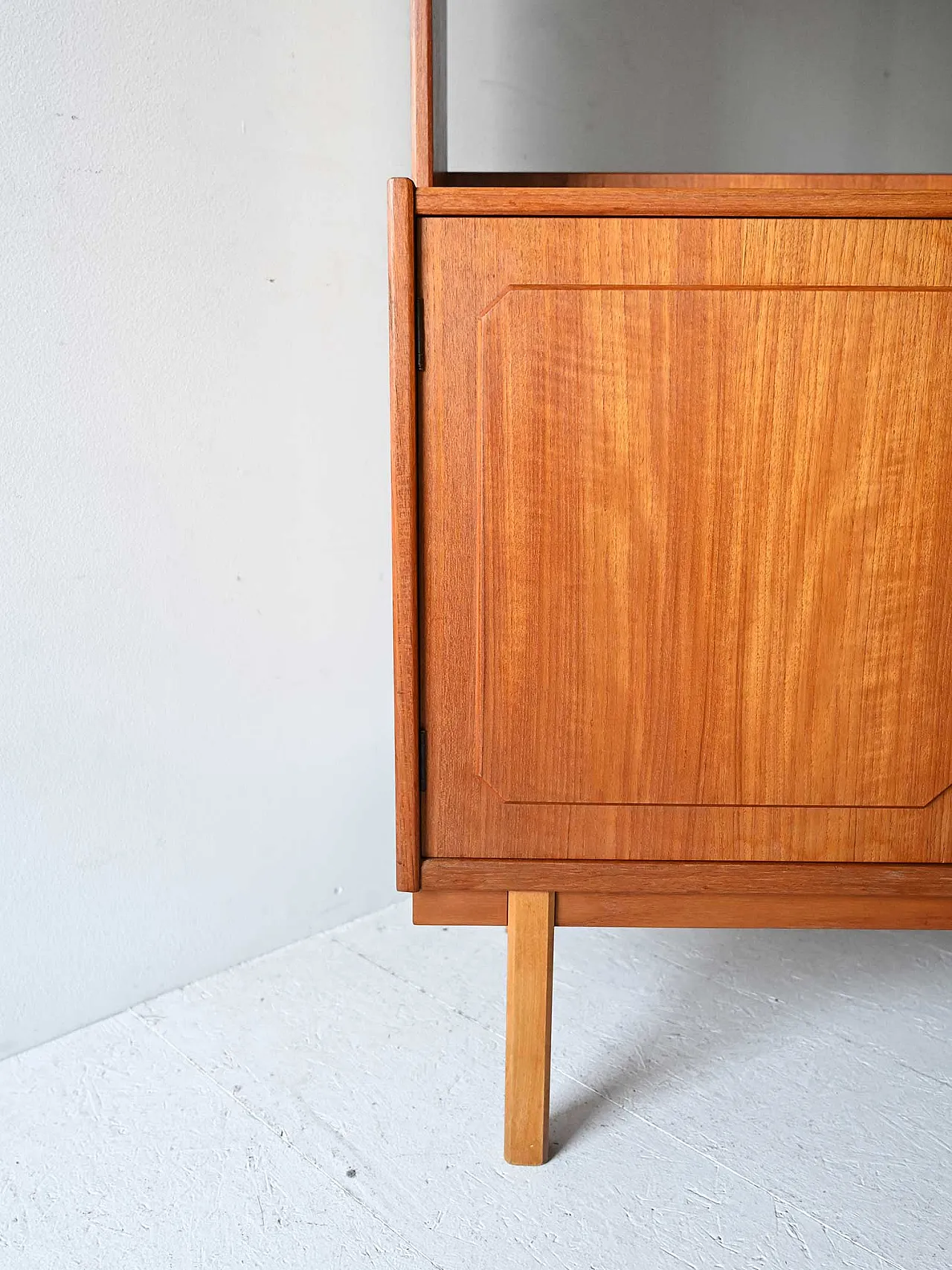 Credenza scandinava con vetrinetta 8