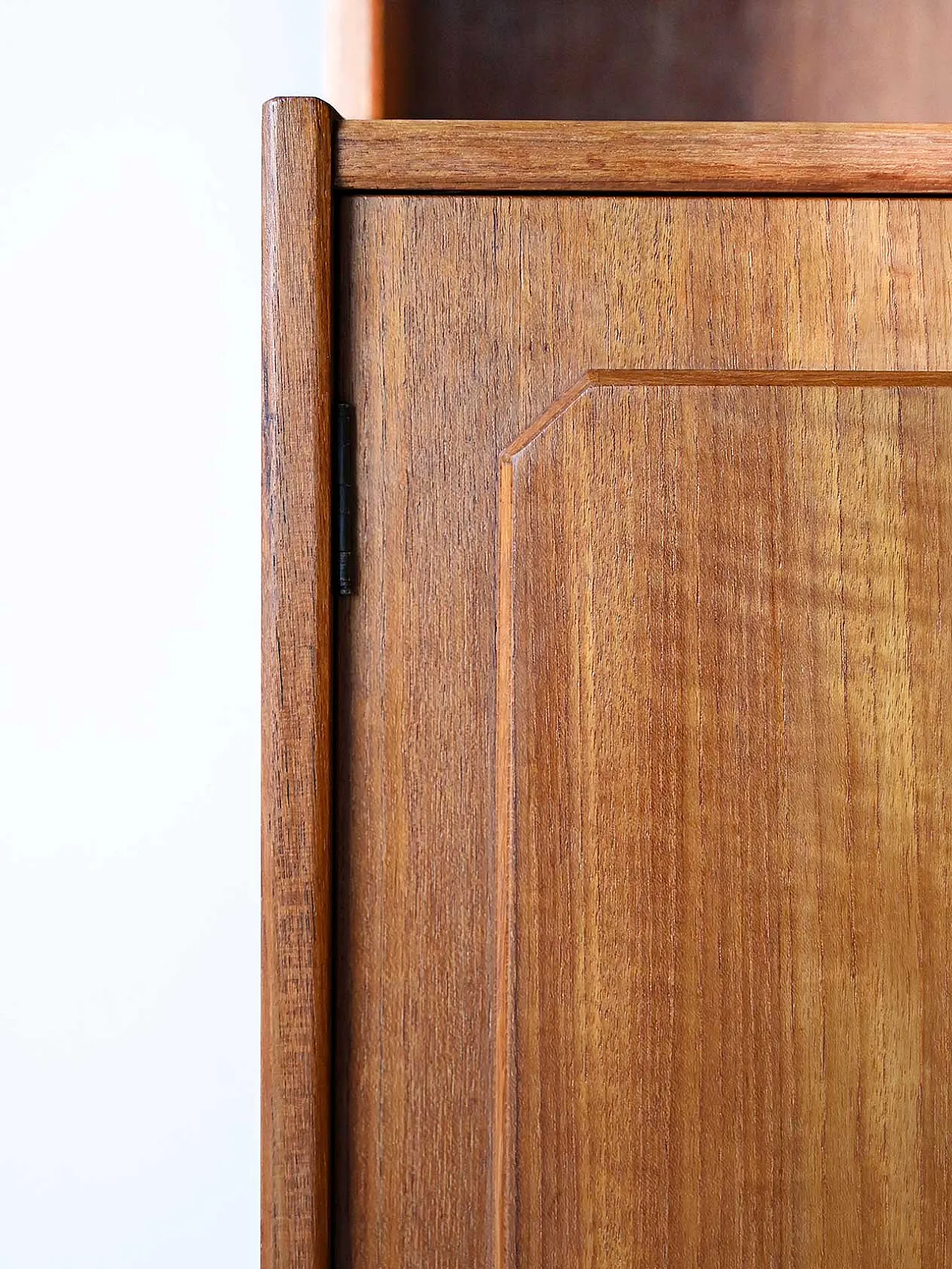 Credenza scandinava con vetrinetta 9