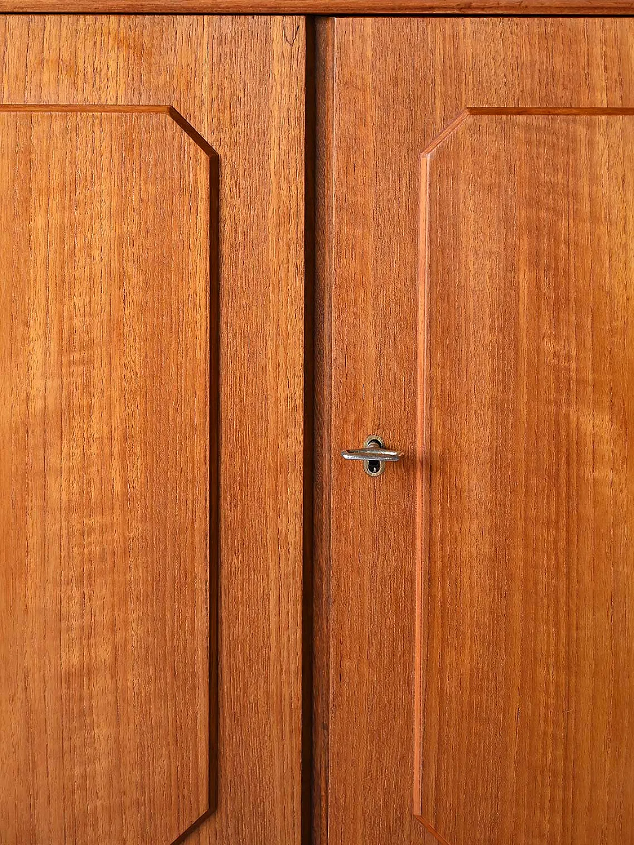 Credenza scandinava con vetrinetta 10