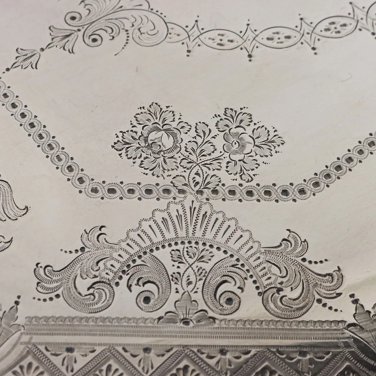 Vassoio in argento di gioielleria West & Son Dublino, fine '800 7