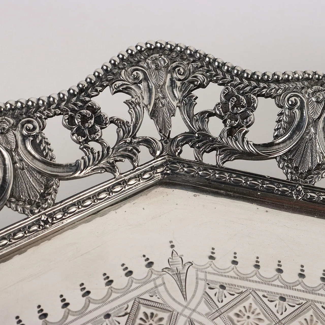 Vassoio in argento di gioielleria West & Son Dublino, fine '800 9
