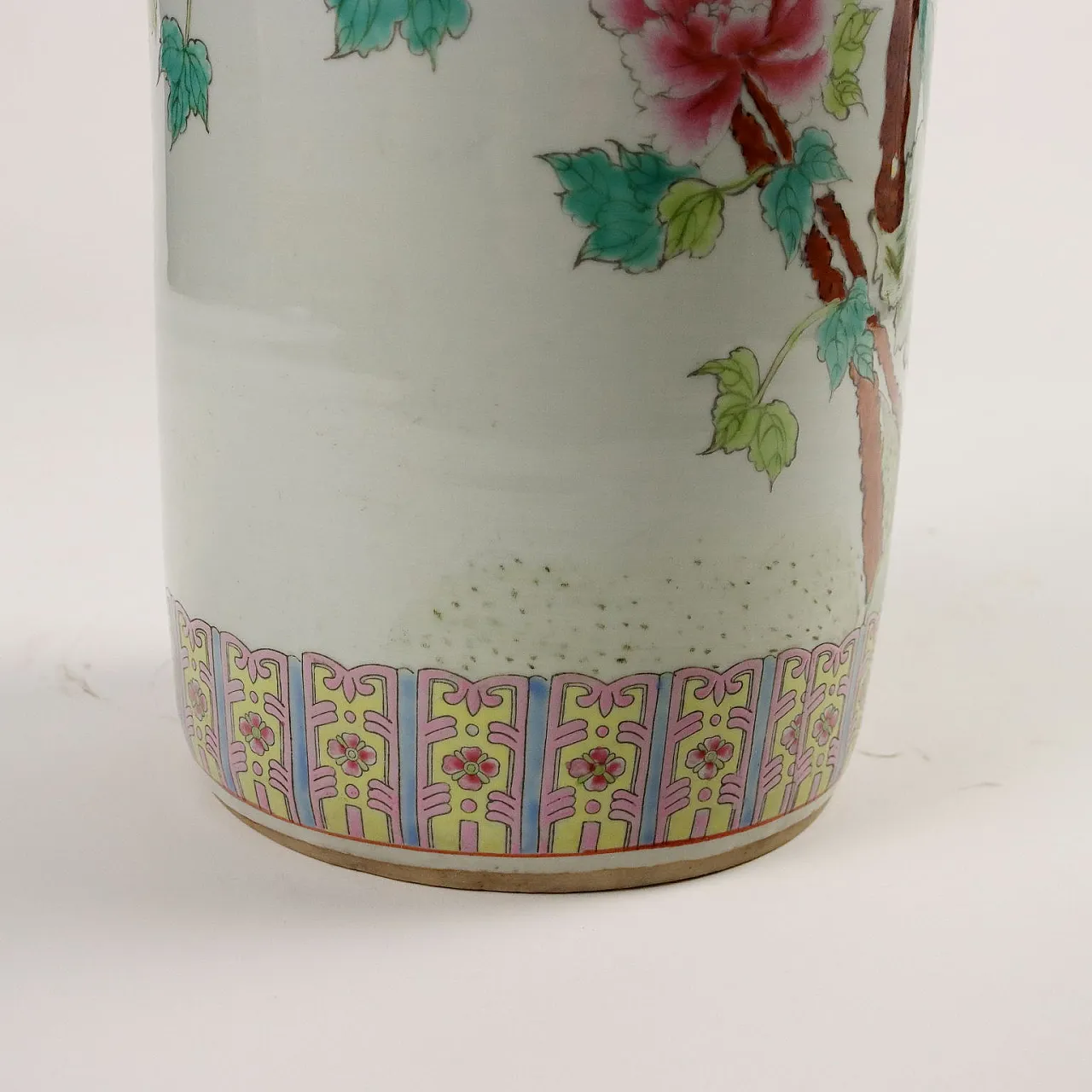 Vaso cilindrico in porcellana con fenici e motivi floreali, anni '70 9