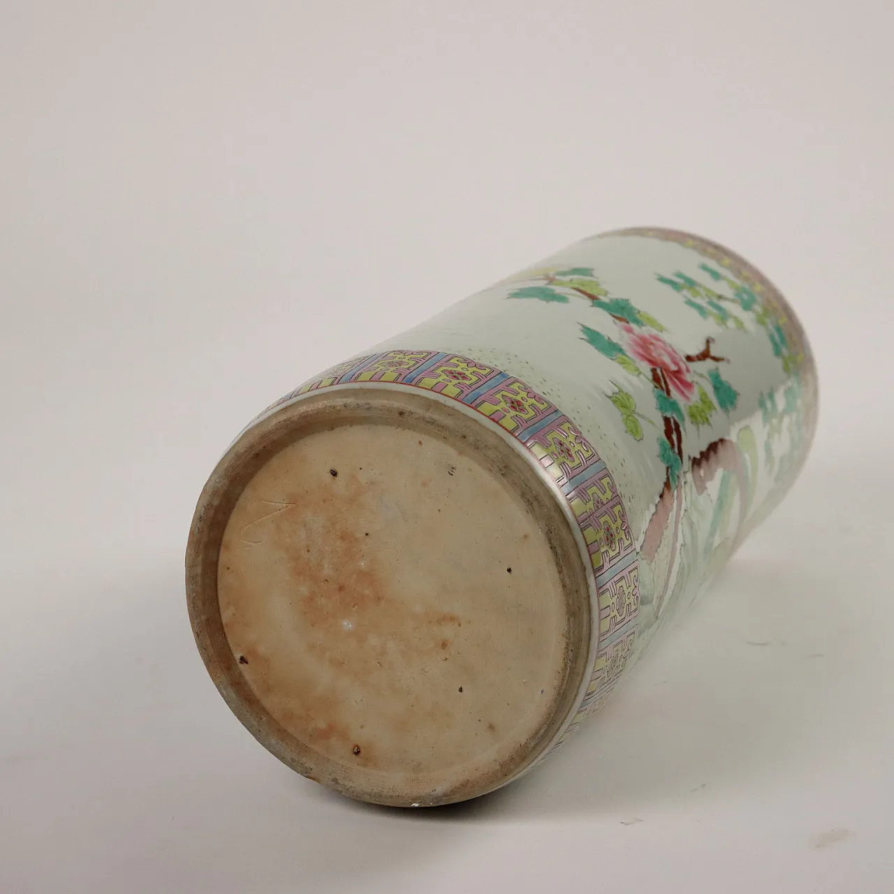 Vaso cilindrico in porcellana con fenici e motivi floreali, anni '70 10