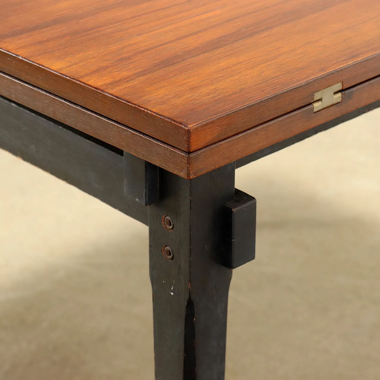 Tavolo allungabile con piano in jacaranda e struttura in legno tinto ebano, anni '60 8