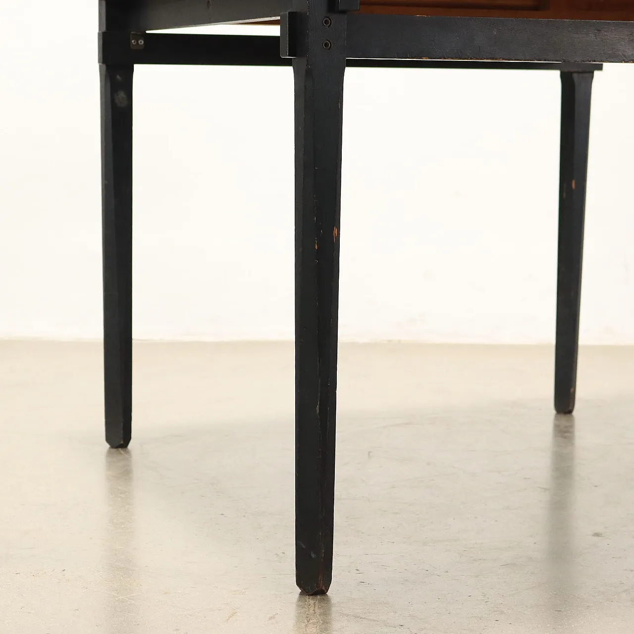 Tavolo allungabile con piano in jacaranda e struttura in legno tinto ebano, anni '60 9