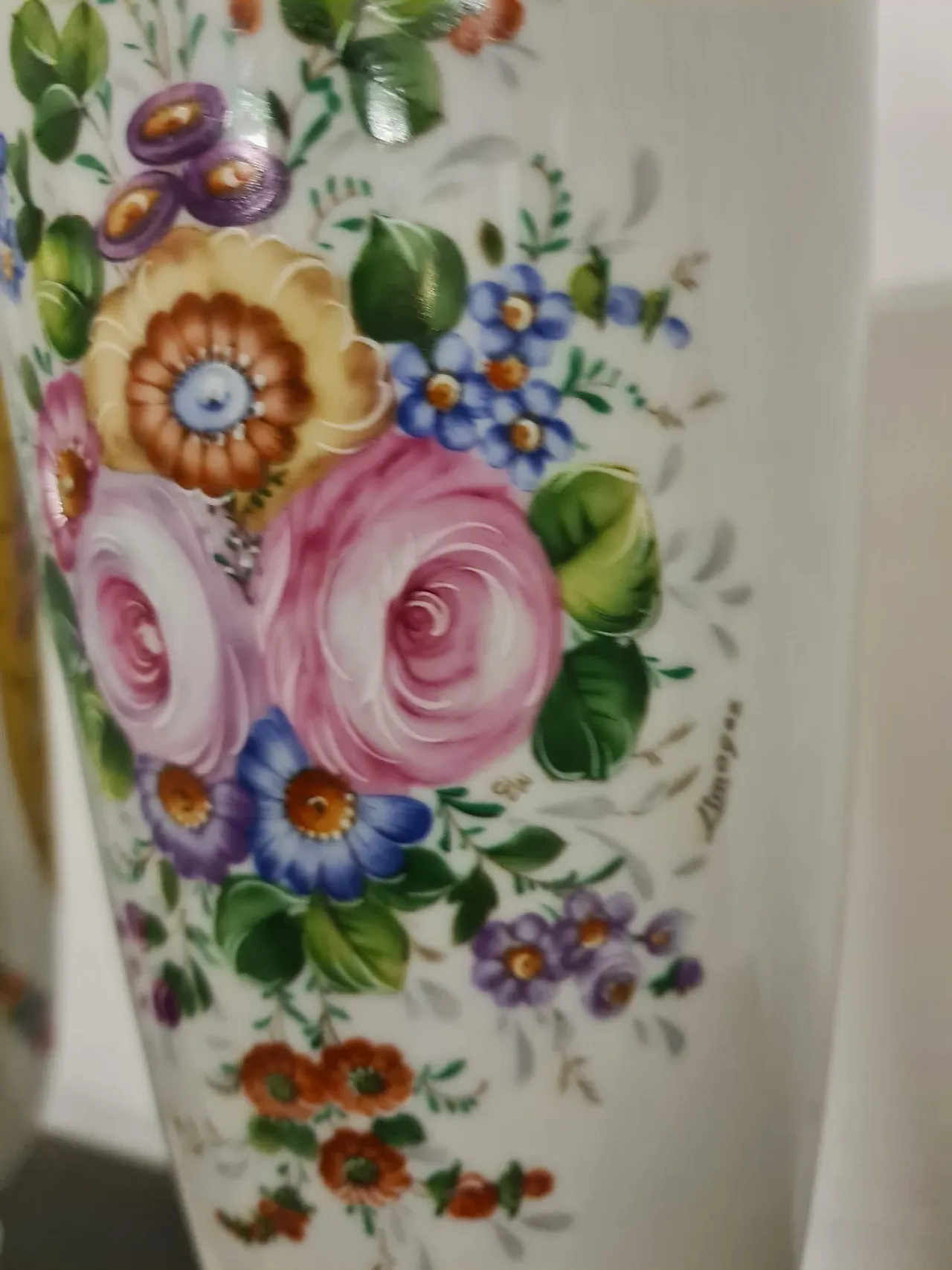 Coppia di vasi dipinti a mano in porcellana Limoges 7