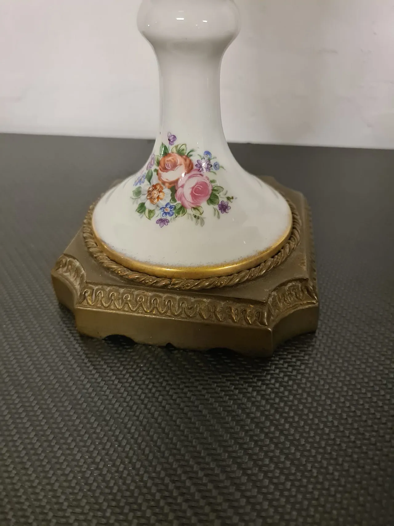 Coppia di vasi dipinti a mano in porcellana Limoges 12