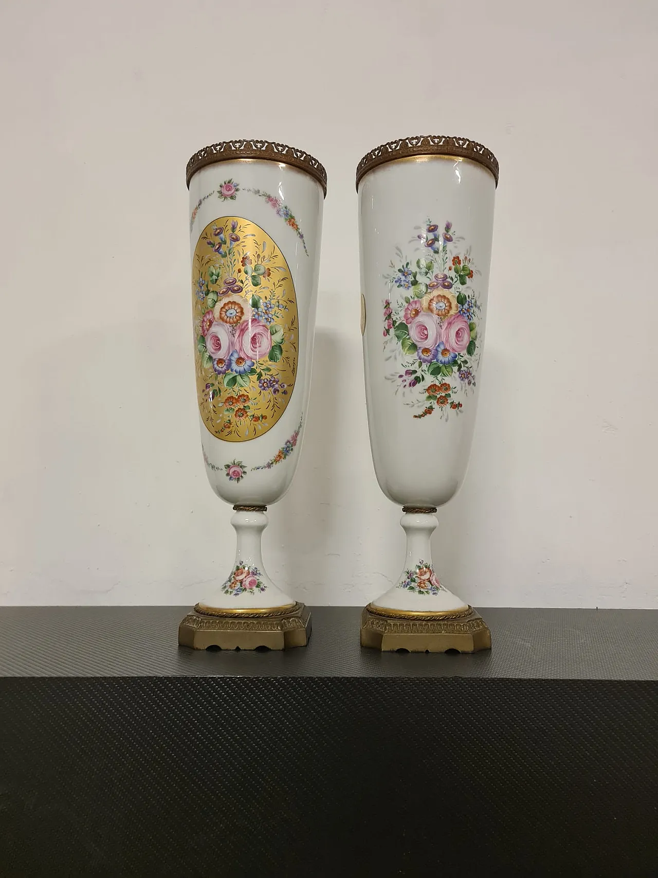 Coppia di vasi dipinti a mano in porcellana Limoges 15