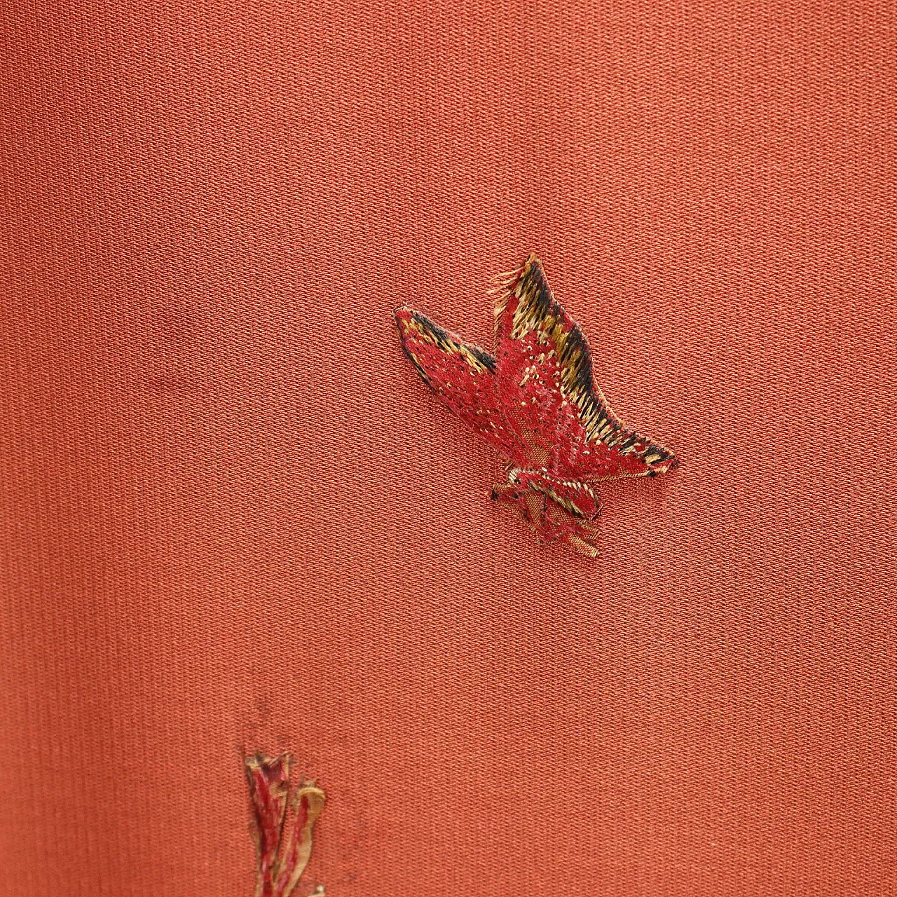 Paravento in stile chinoiserie con rivestimento in seta ricamata, inizio '900 8