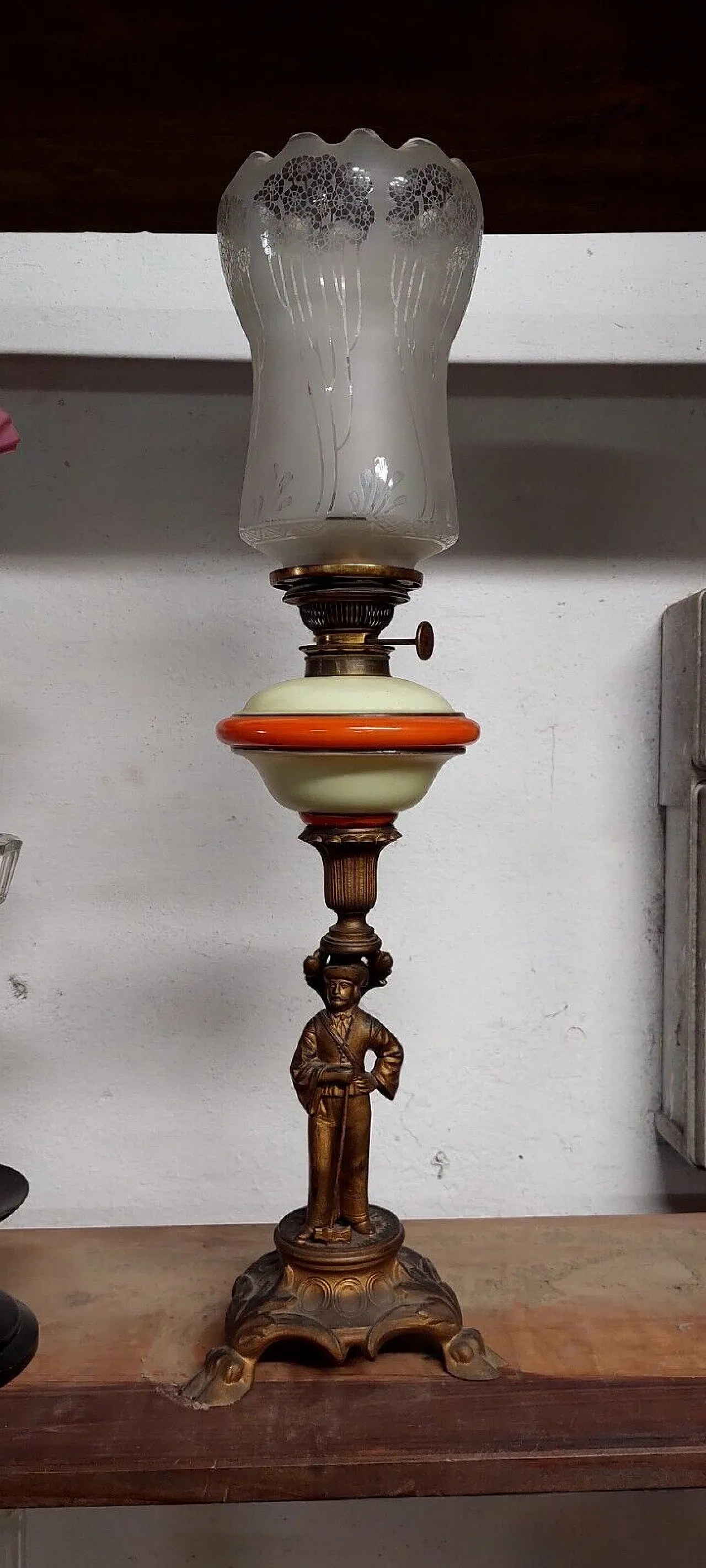 Lume a petrolio in metallo, ceramica e vetro, '800 3