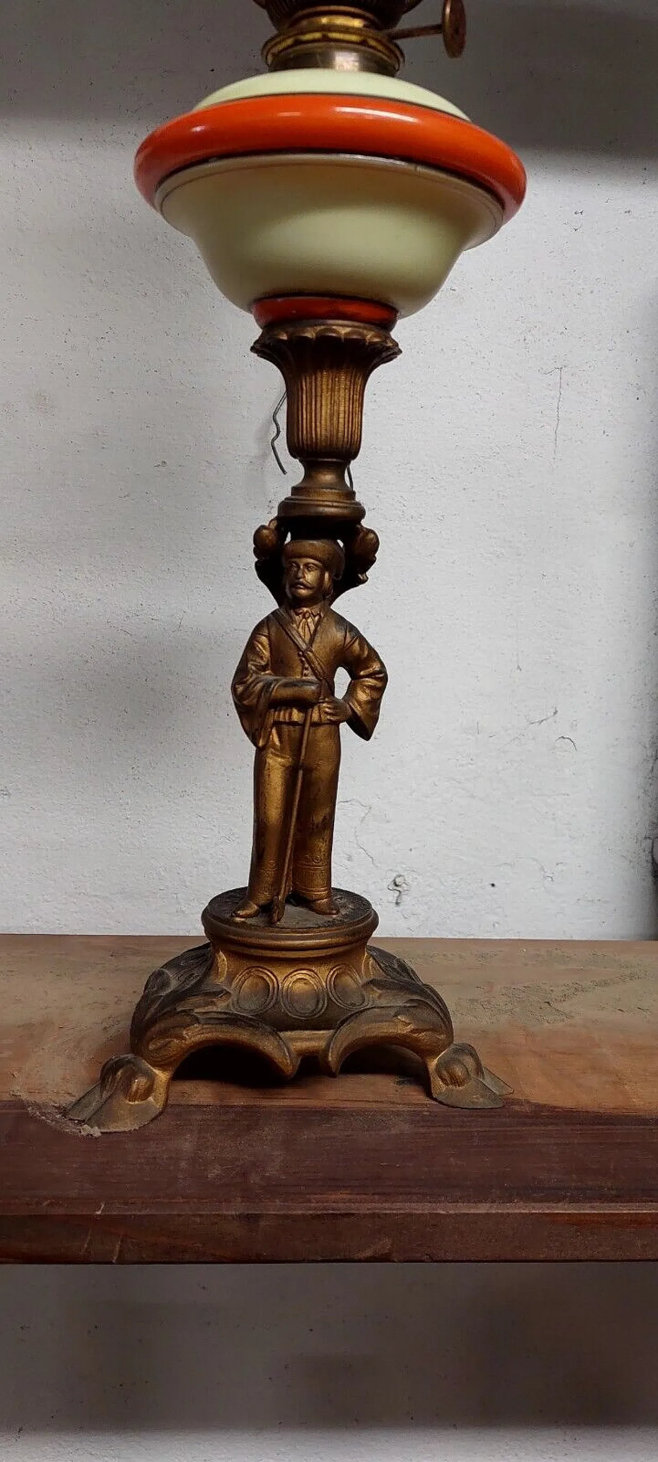 Lume a petrolio in metallo, ceramica e vetro, '800 10