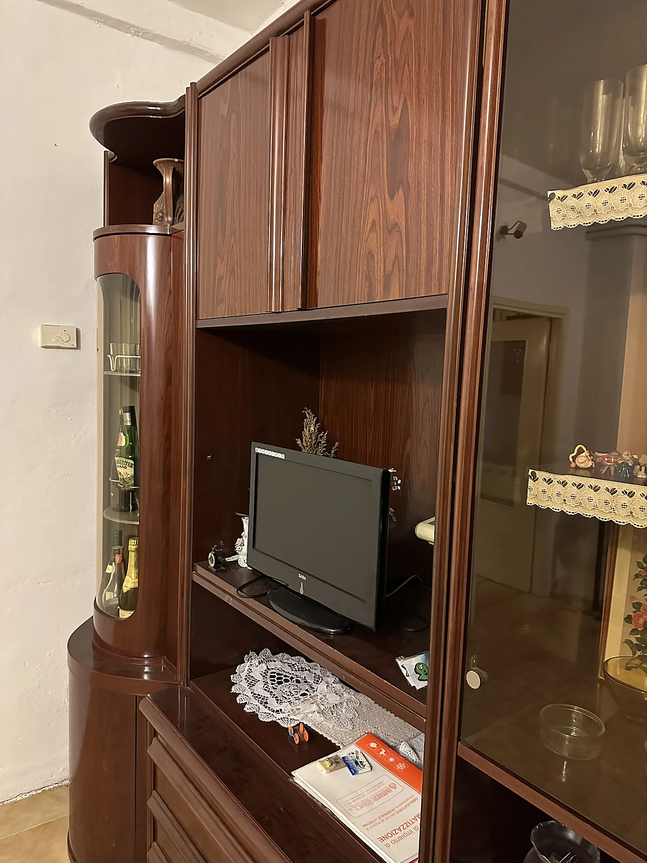 Mobile con vetrina bar in palissandro, anni ‘70 12