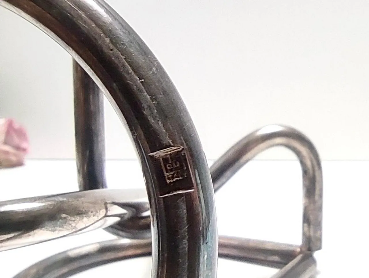 Minimalist pair candleholders in the Style of Sabattini, 90s 7