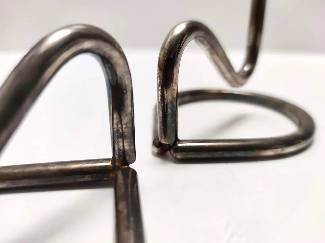 Minimalist pair candleholders in the Style of Sabattini, 90s 8