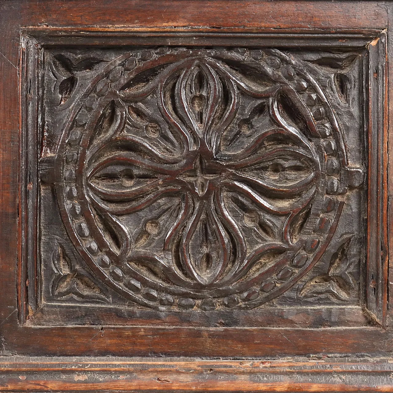 Cassapanca tardo Gotico in noce e abete, '500 8