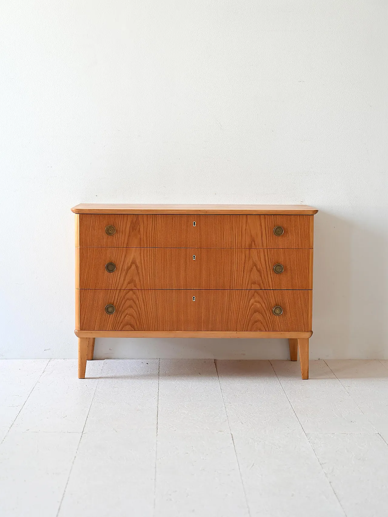 Cassettiera vintage con pomelli 2