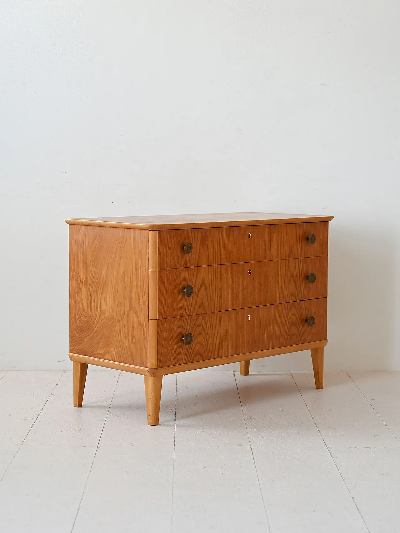 Cassettiera vintage con pomelli 3