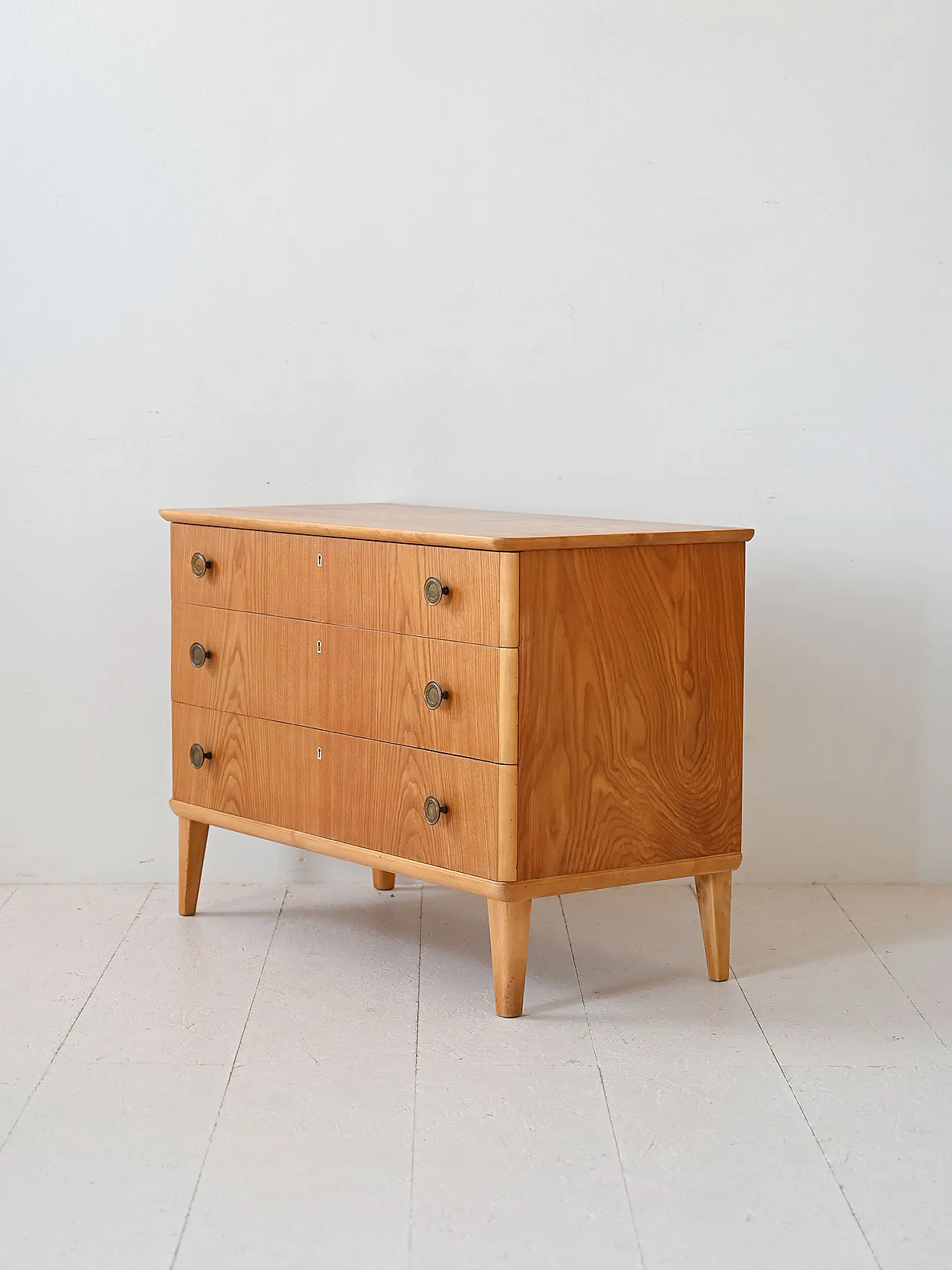 Cassettiera vintage con pomelli 4