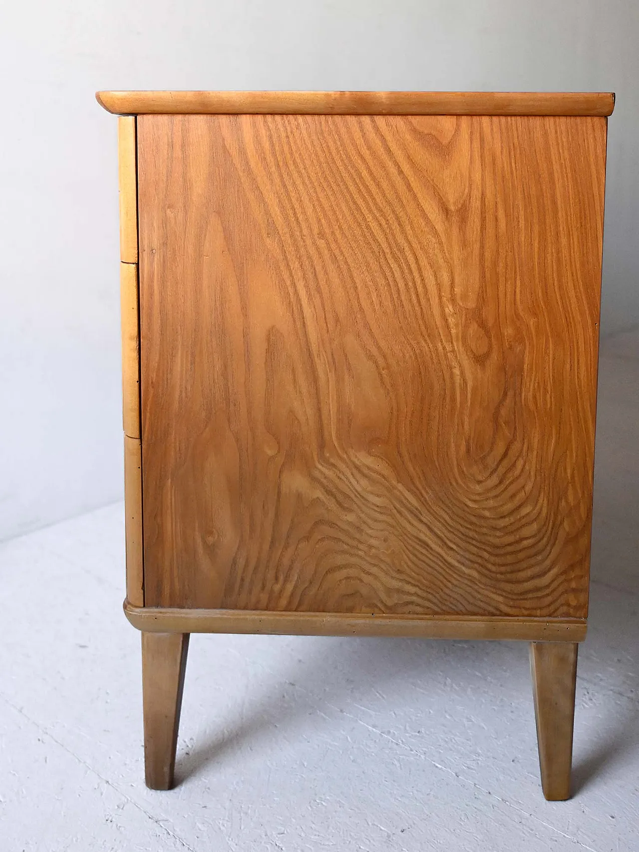 Cassettiera vintage con pomelli 5