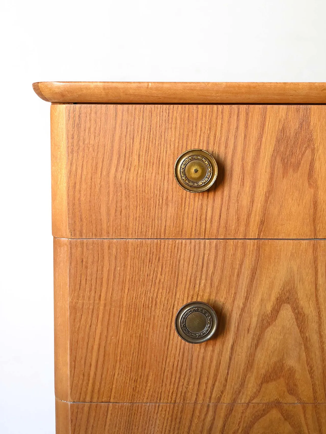 Cassettiera vintage con pomelli 6