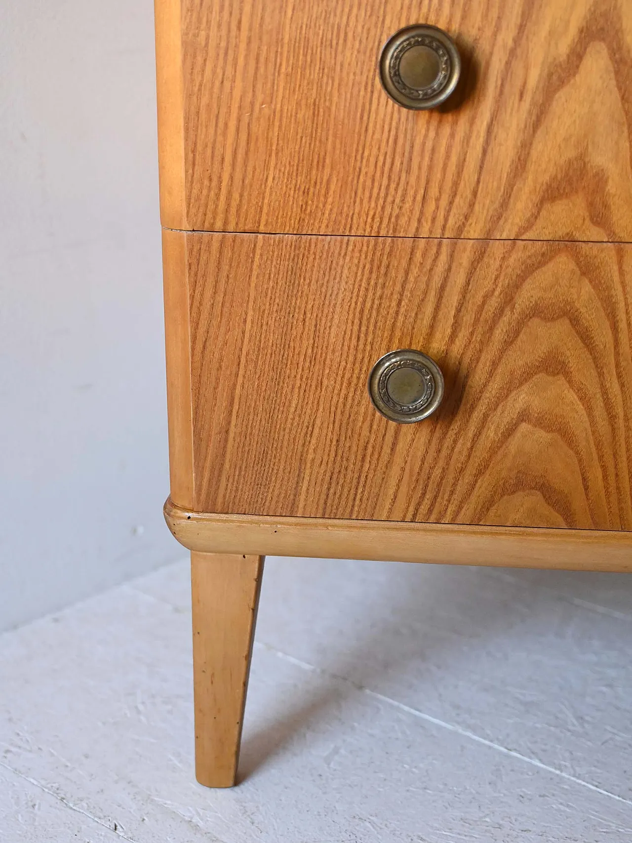 Cassettiera vintage con pomelli 7