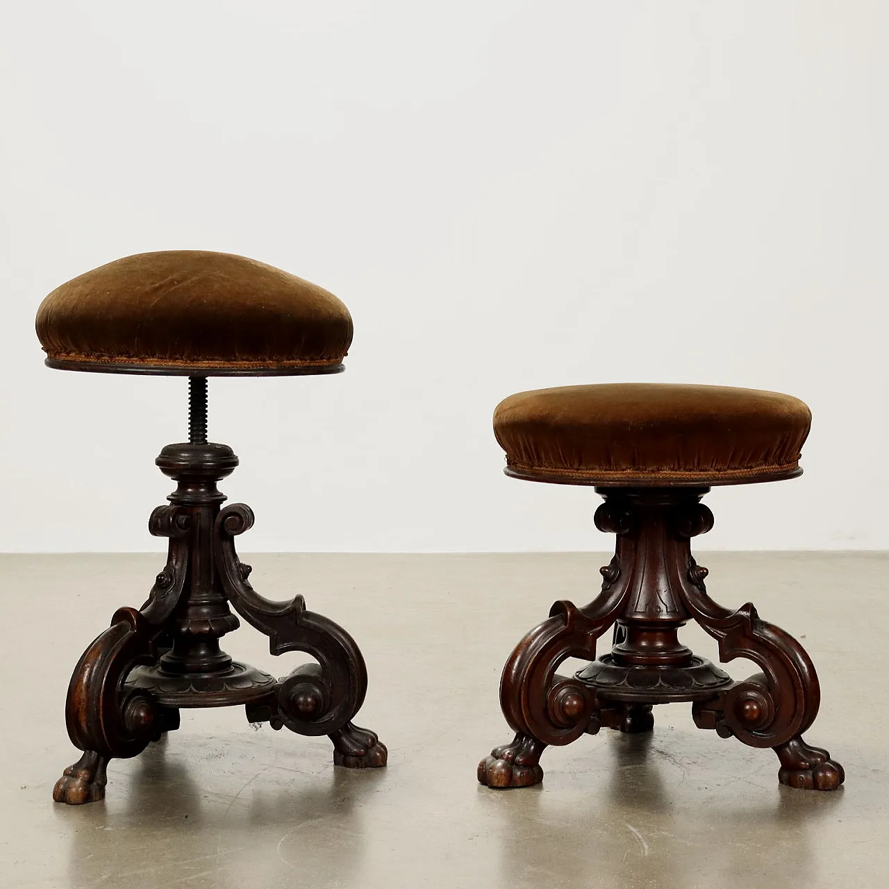Pair of piano stools in walnut, late 19th century 3