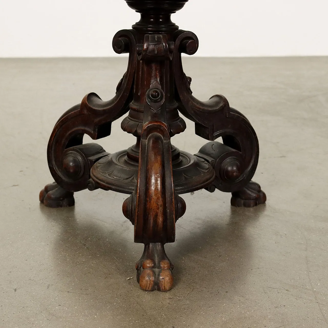 Pair of piano stools in walnut, late 19th century 5