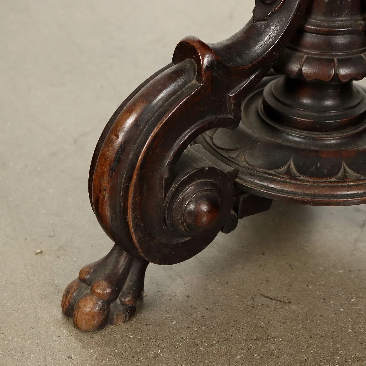 Pair of piano stools in walnut, late 19th century 6